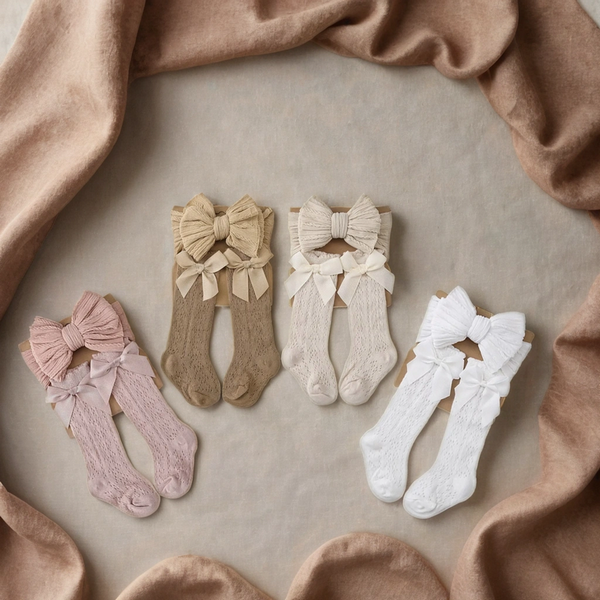 Stilingas galvajuostės ir kojinių derinys kūdikiui