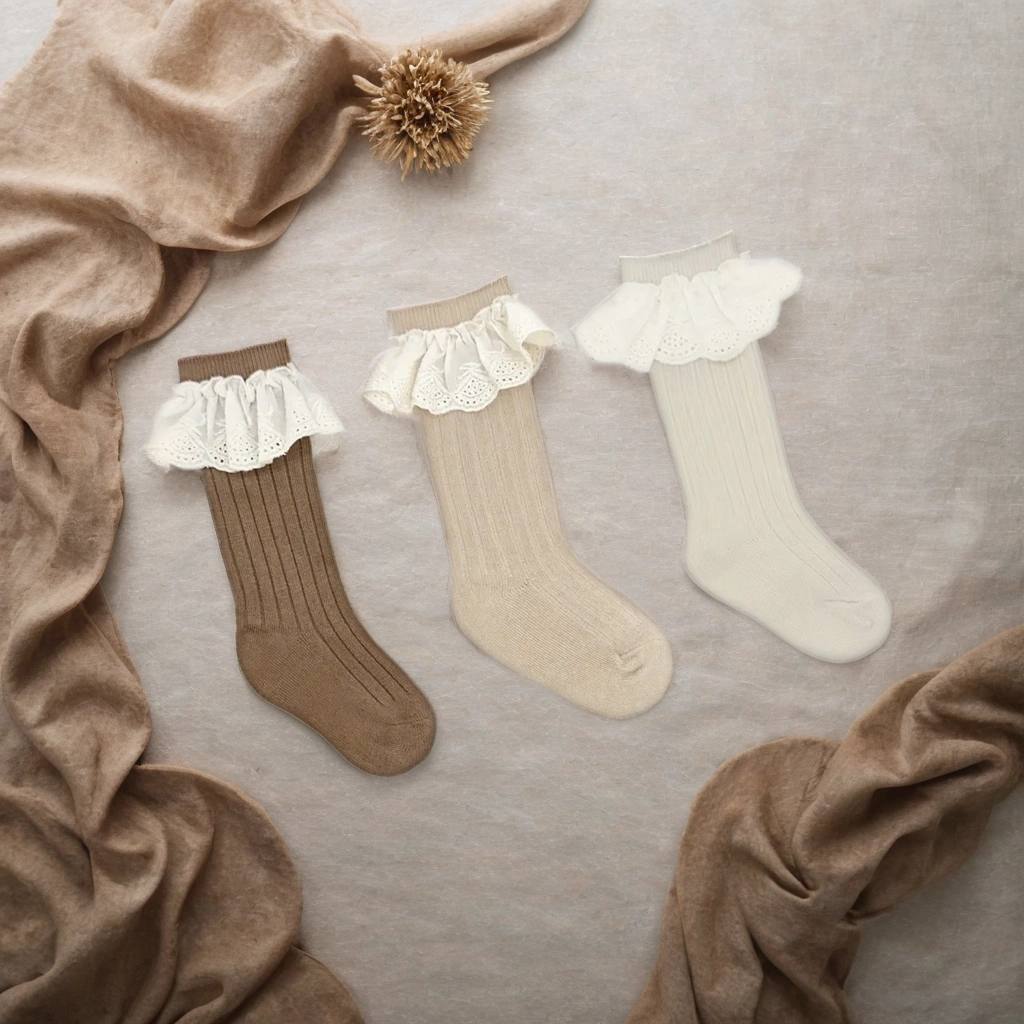 Ilgos puošnios kojinės kūdikiui